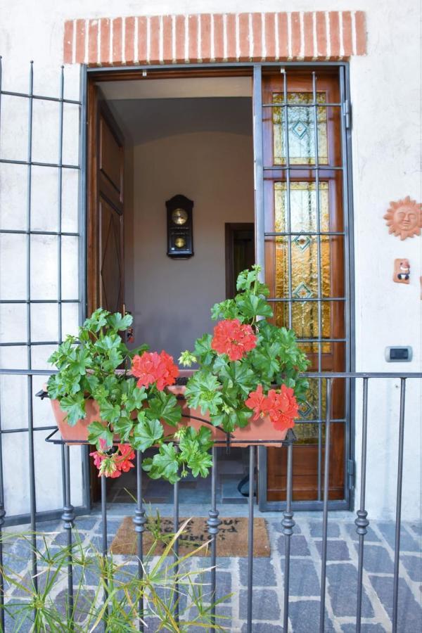 La Casa Di Enzo Panzió Lequio Tanaro Kültér fotó
