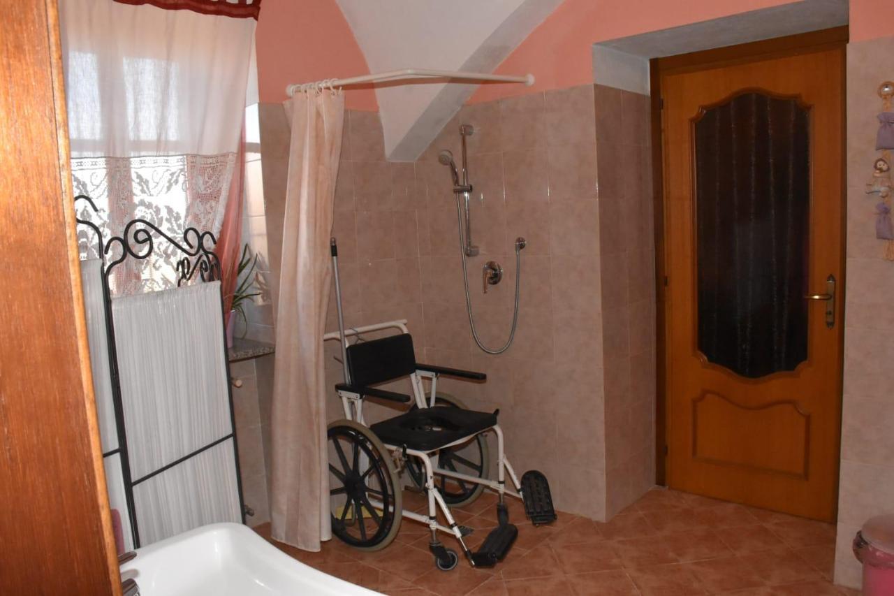 La Casa Di Enzo Panzió Lequio Tanaro Kültér fotó