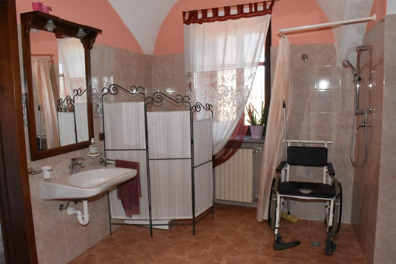 La Casa Di Enzo Panzió Lequio Tanaro Kültér fotó