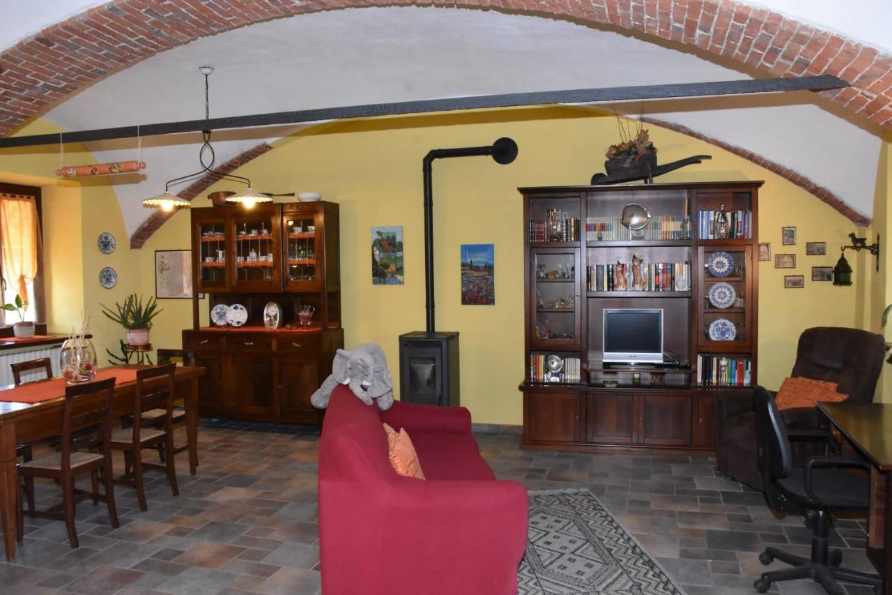 La Casa Di Enzo Panzió Lequio Tanaro Kültér fotó